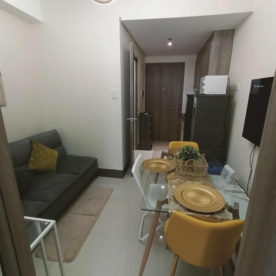 1 Bedroom With Balcony Pool View Manila Exterior photo